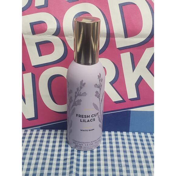 BBW Fresh Cut Lilacs Home Room Fragrance Spray White Barn - Picture 1 of 1